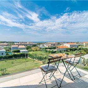 4 bedroom villa with pool near Pula, sleeps 8